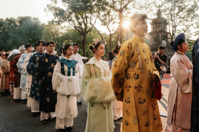 Khách Tây trải nghiệm 1 thứ ở Hoàng thành, nhận xét: