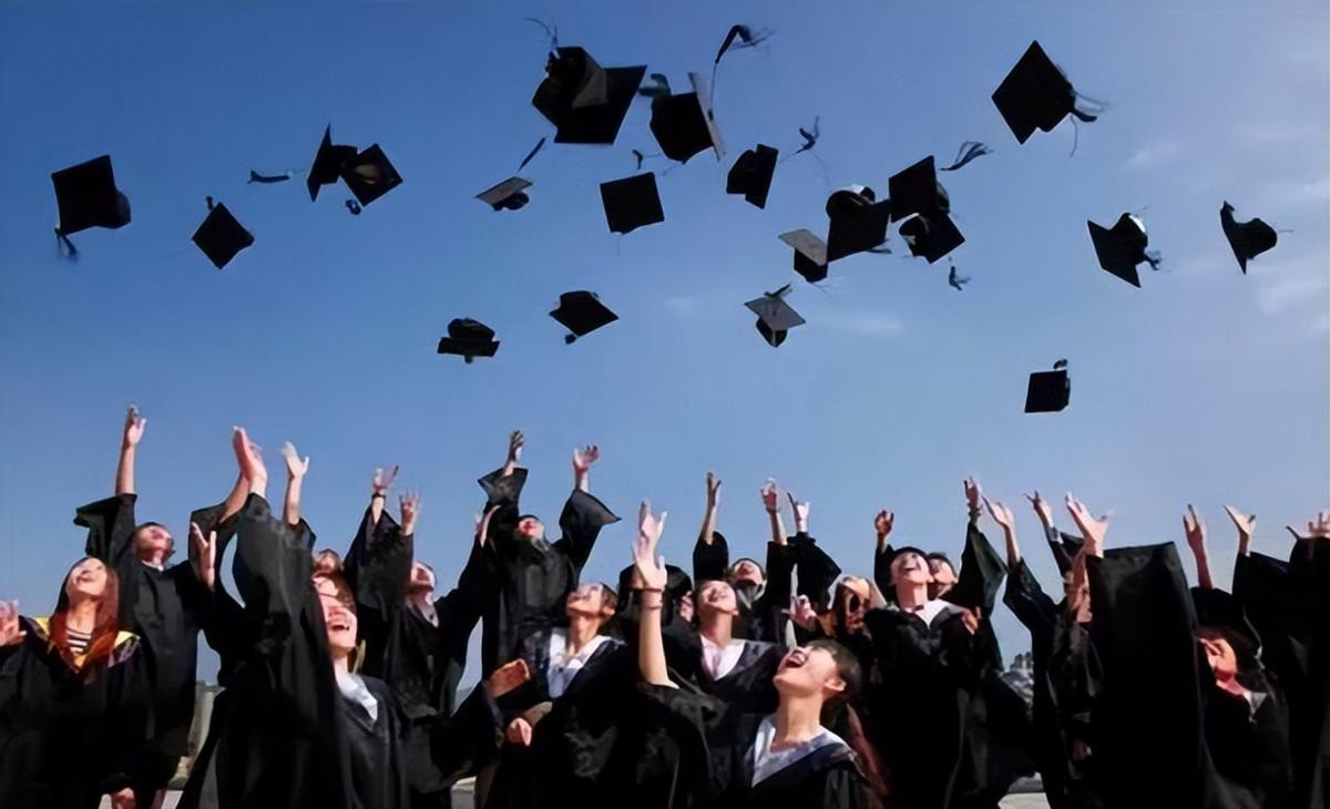 Thần đồng nhà khá giả, đỗ đại học top đầu nhưng sống lang thang, ngủ dưới gầm cầu 14 năm: Nguyên nhân ai nghe cũng