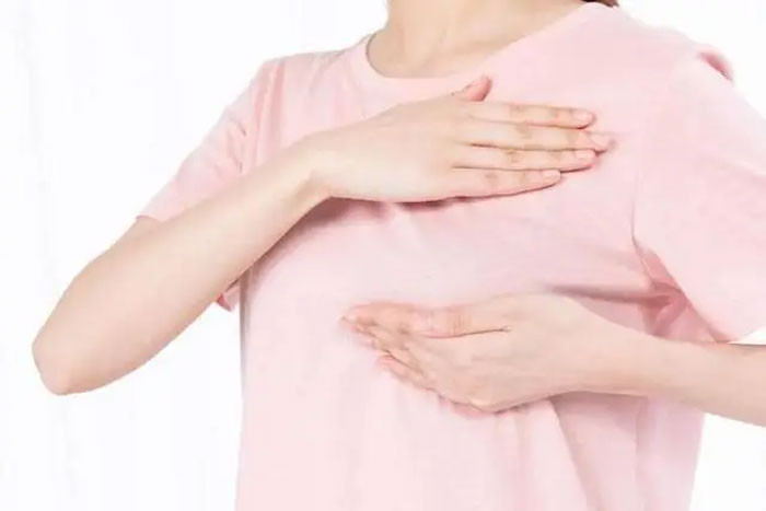 Bác sĩ cảnh báo dấu hiệu sớm của ung thư vú đáng tiếc thường bị bỏ qua