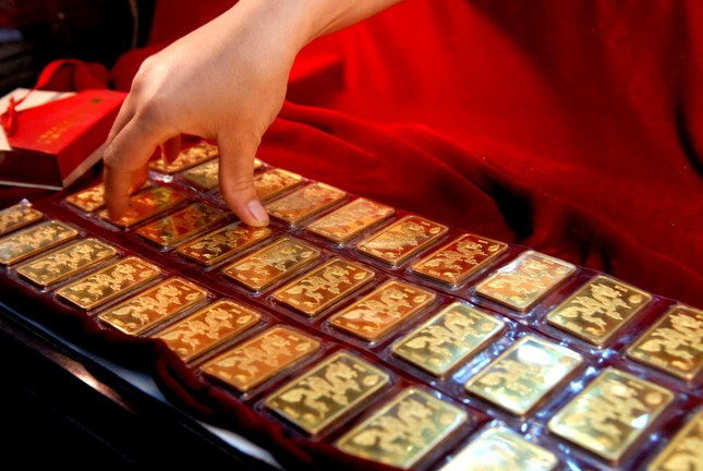 Giá vàng trong nước 'vượt mặt' thế giới ảnh 1