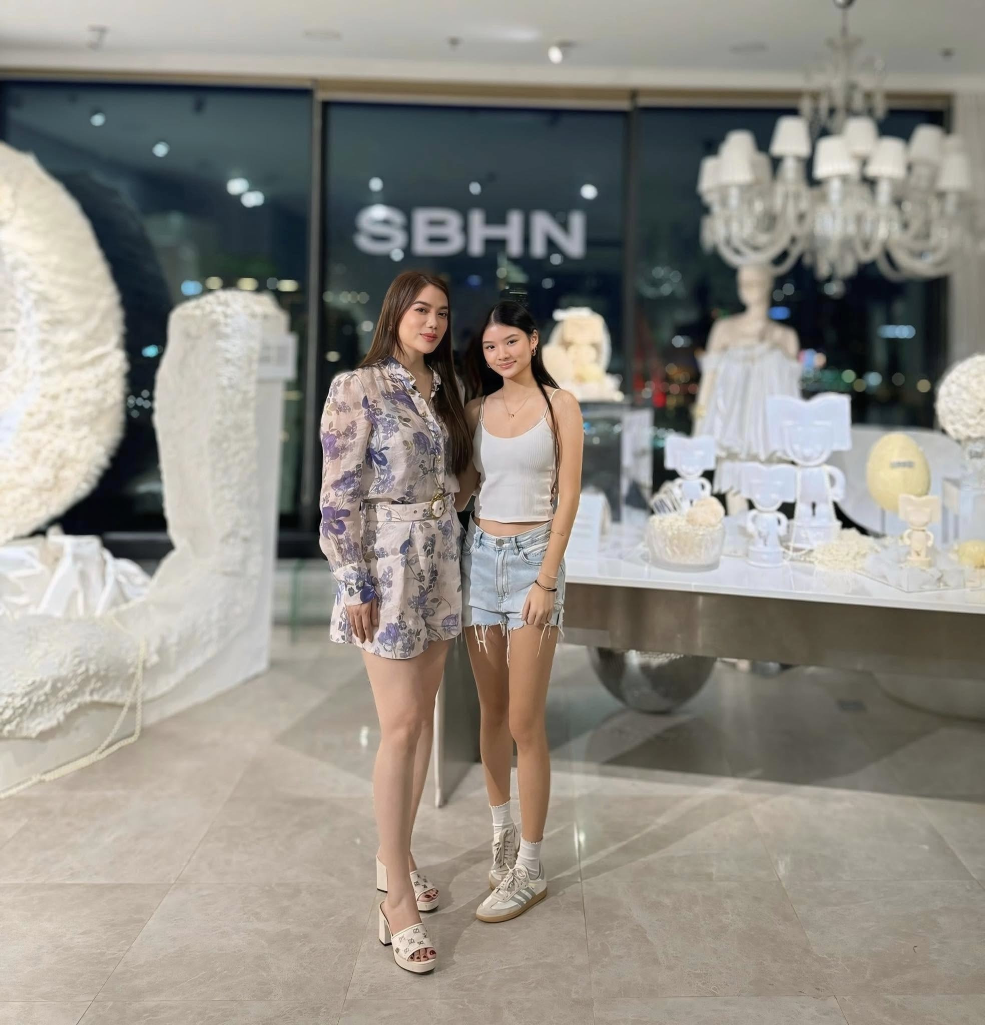 Ái nữ 17 tuổi nhà Trương Ngọc Ánh trổ mã, sở hữu đôi chân 'cực phẩm' - Ảnh 6.