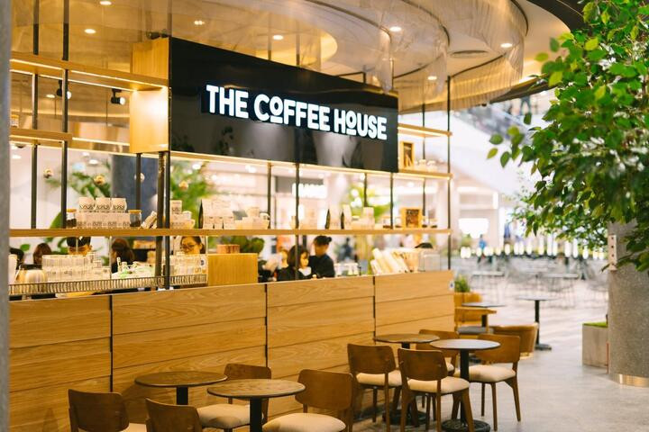 The Coffee House định vị ban đầu phục vụ lớp khách hàng trẻ, dân văn phòng, freelance với nhiều tiện ích được yêu thích.