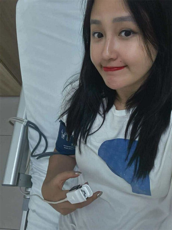 Mai Phương Thuý chia sẻ ảnh trên giường bệnh.