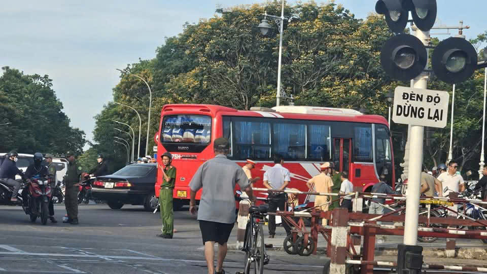 Tai nạn giao thông làm 4 mẹ con thương vong - Ảnh 1.