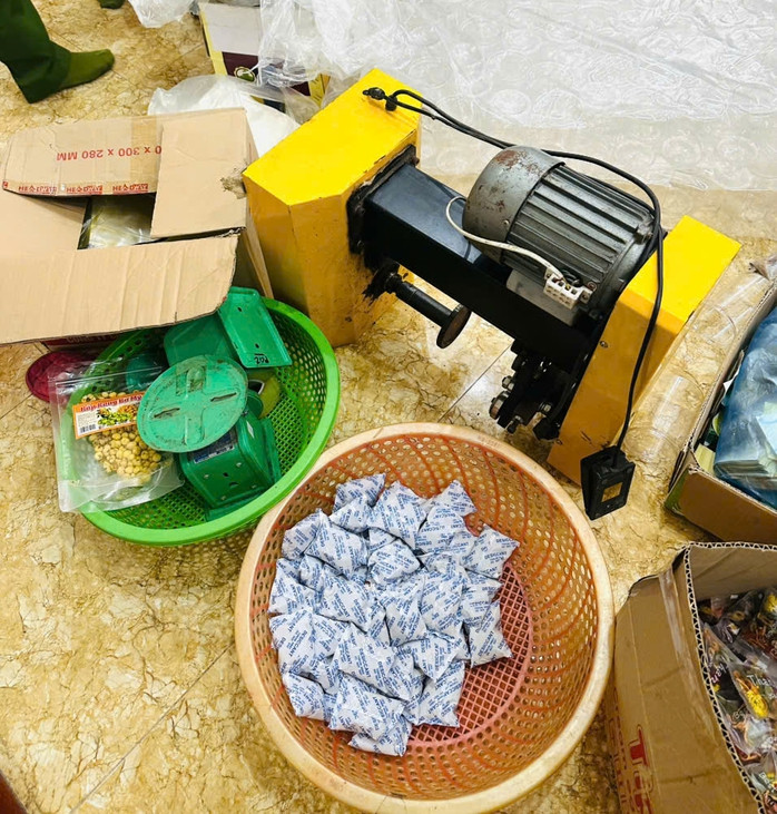 Khởi tố nữ chủ xưởng sản xuất hàng loạt đồ ăn vặt