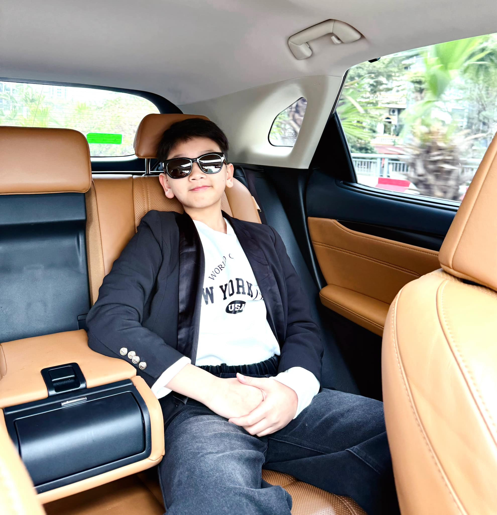 Lã Thanh Huyền chúc sinh nhật chồng doanh nhân, nhưng người thực sự gây chú ý lại là con trai- Ảnh 8.