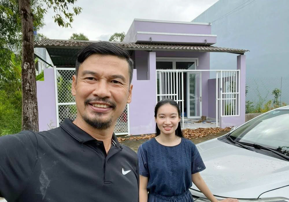 Nam diễn viên Tiết Cương thông báo tin vui