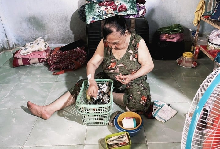 Nữ nghệ sĩ từng nhận cát-xê 1 cây vàng/đêm hát, giờ đi dọn vệ sinh, làm móng dạo - 3