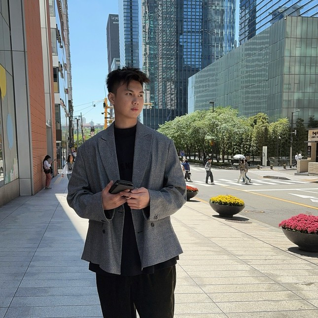 Miu Lê bất ngờ công khai sánh đôi cùng