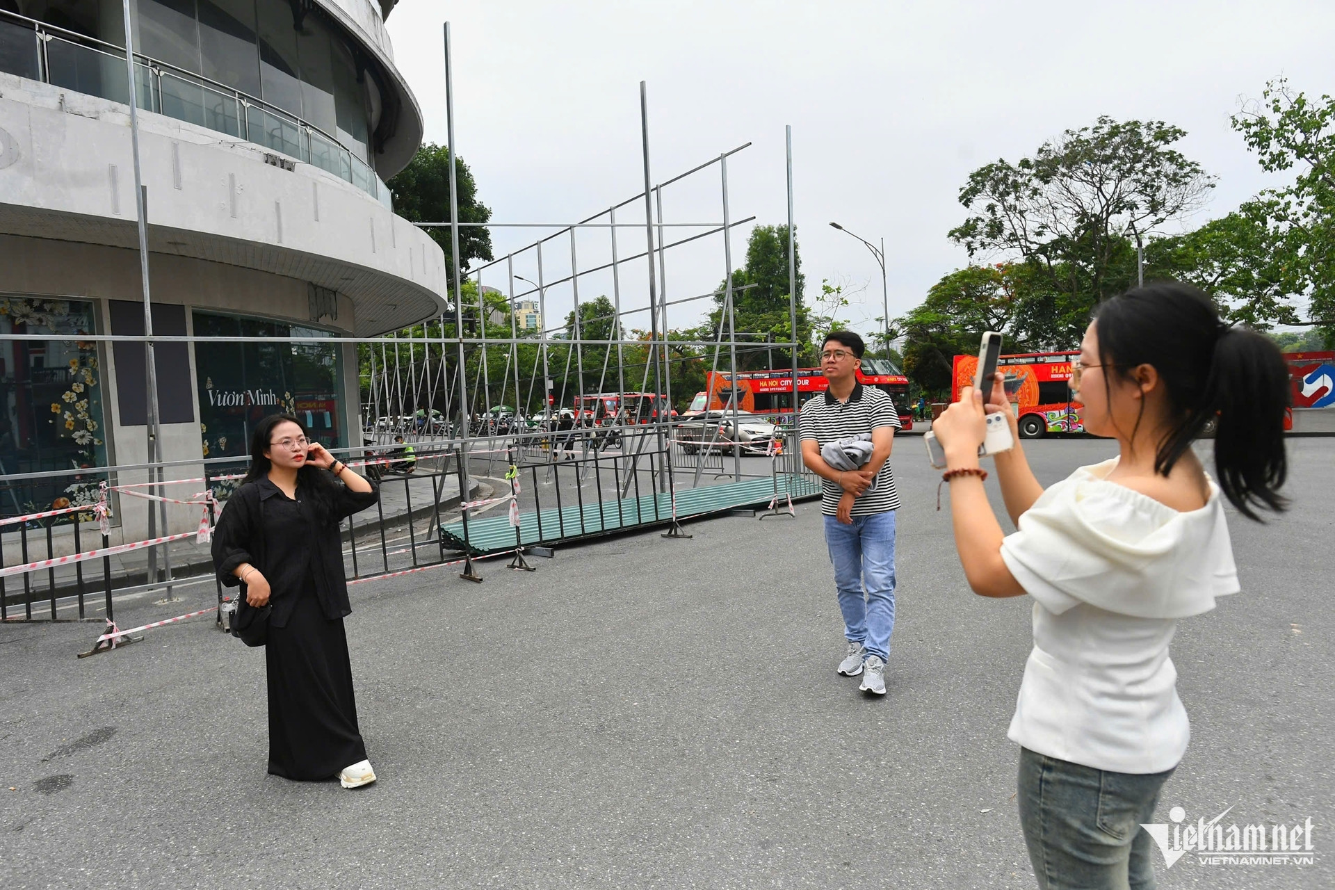 W-hàm cá mập 3.jpg