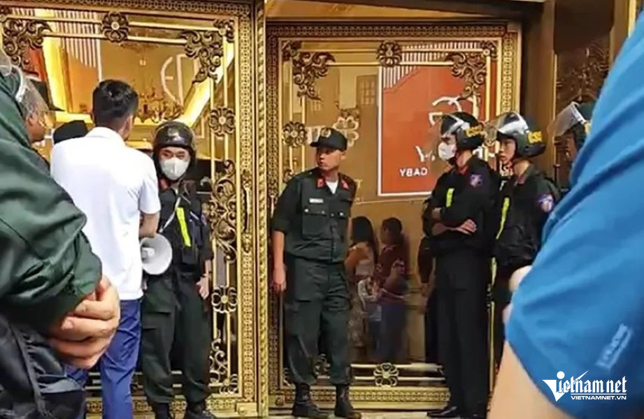 W-a4Khám nhà riêng của trùm giang .jpg