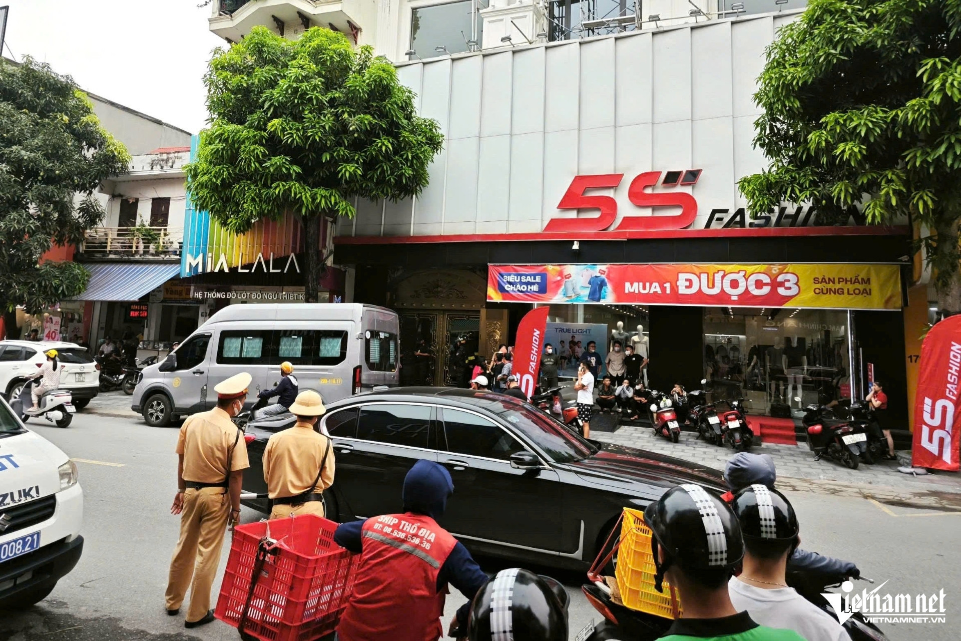 W-a3Khám nhà riêng của trùm giang hồ .jpg