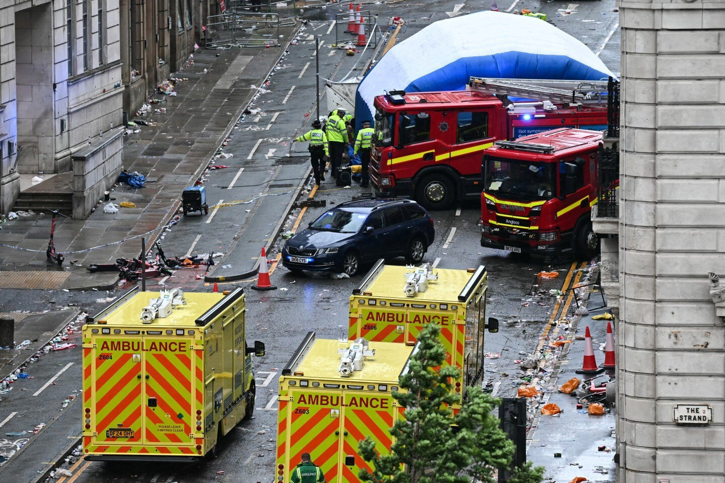www_thesun_co_uk police emergency personnel deal incident 998379276 (1).jpg