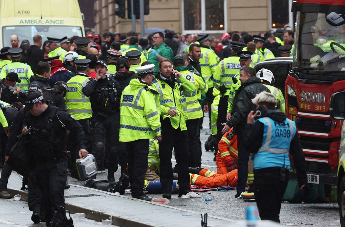 www_thesun_co_uk police emergency personnel deal incident 998379276.jpg