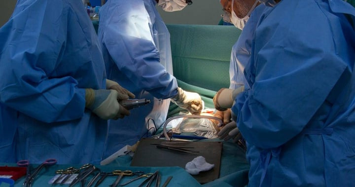 Nhiều người Trung Quốc từng bị lừa lấy tạng do tin vào quảng cáo việc nhẹ lương cao ở nước ngoài. (Ảnh minh họa: Diagram/Pixabay)