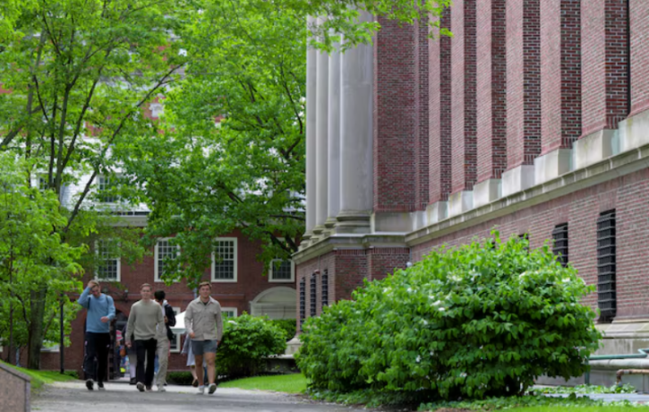 Khuôn viên trường Đại học Harvard ở Cambridge, Massachusetts, Mỹ. (Ảnh: Reuters)