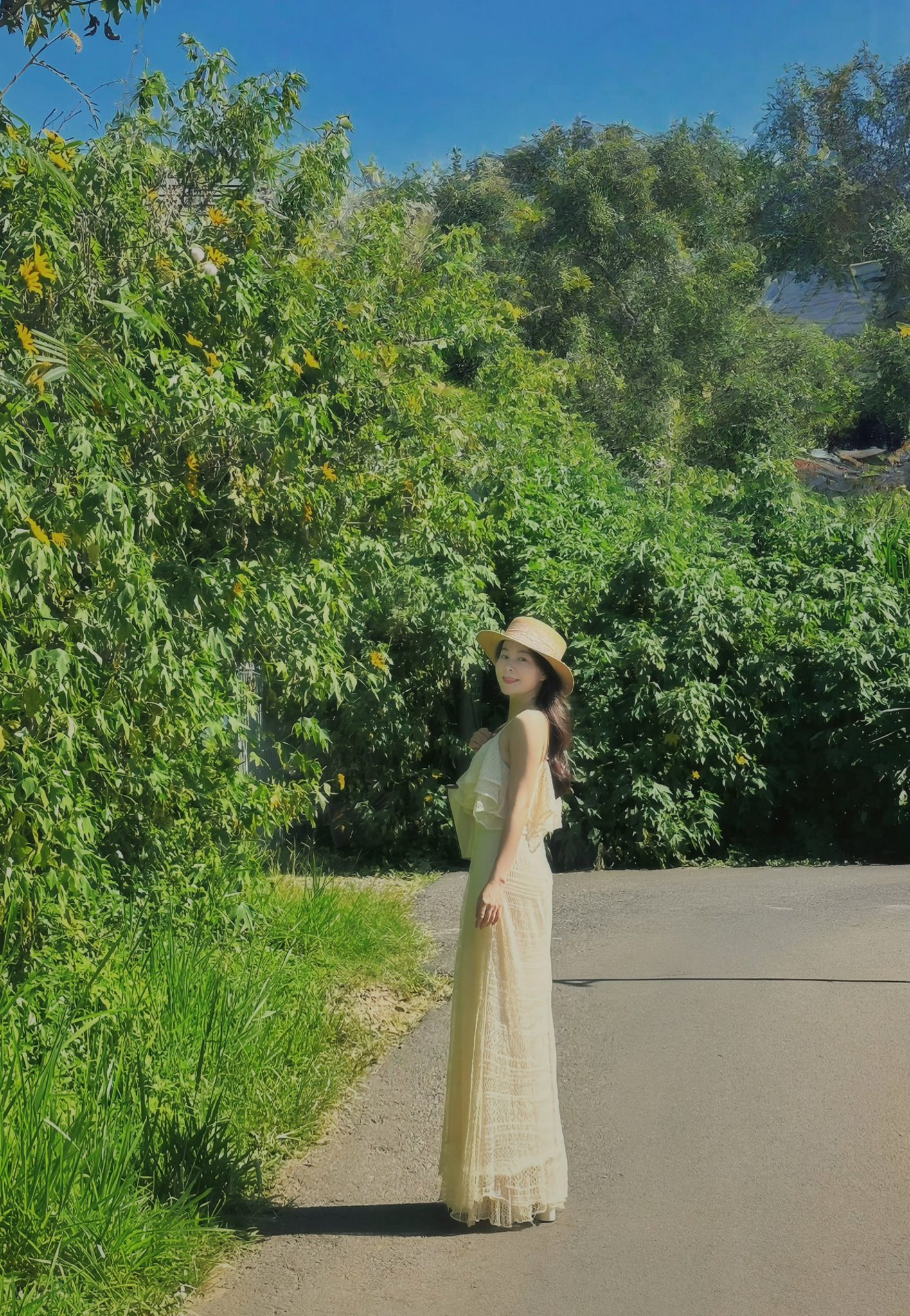 Nhan sắc đời thường thanh lịch như nàng thơ nước Pháp của nữ ca sĩ gốc Quảng Bình - Ảnh 12.