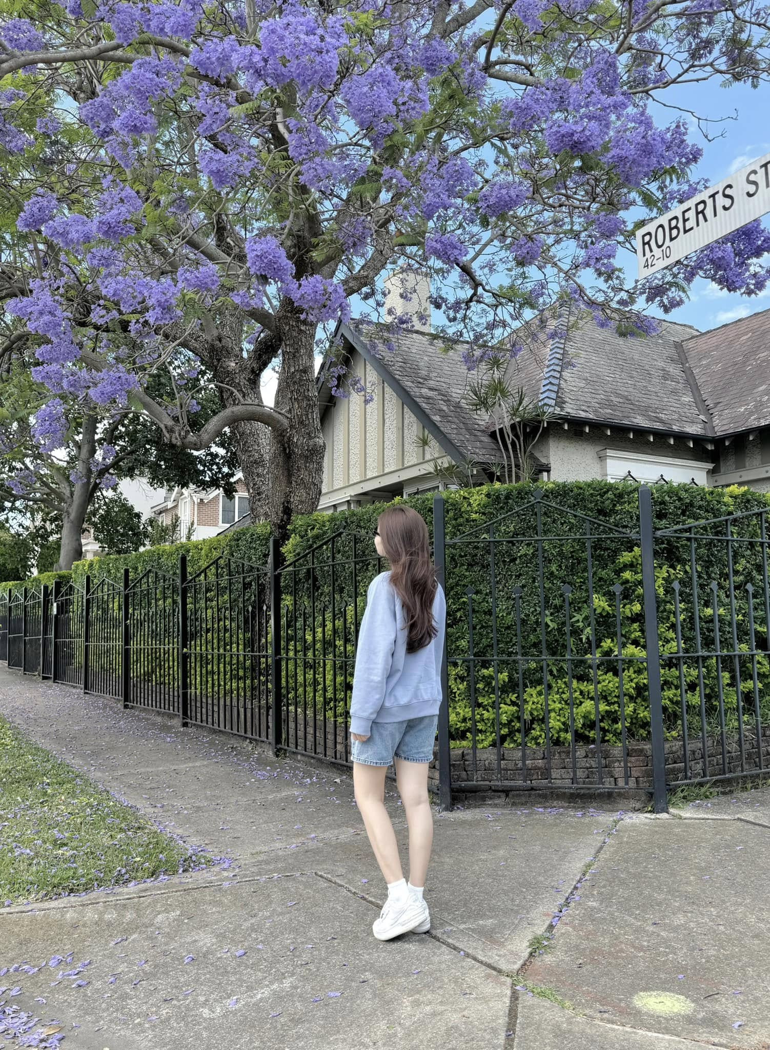 Nhan sắc đời thường thanh lịch như nàng thơ nước Pháp của nữ ca sĩ gốc Quảng Bình - Ảnh 16.