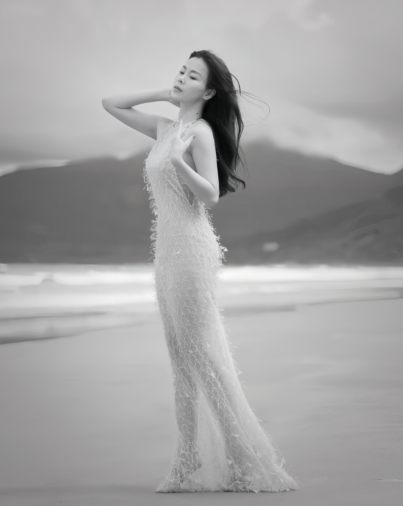 Nhan sắc đời thường thanh lịch như nàng thơ nước Pháp của nữ ca sĩ gốc Quảng Bình - Ảnh 13.