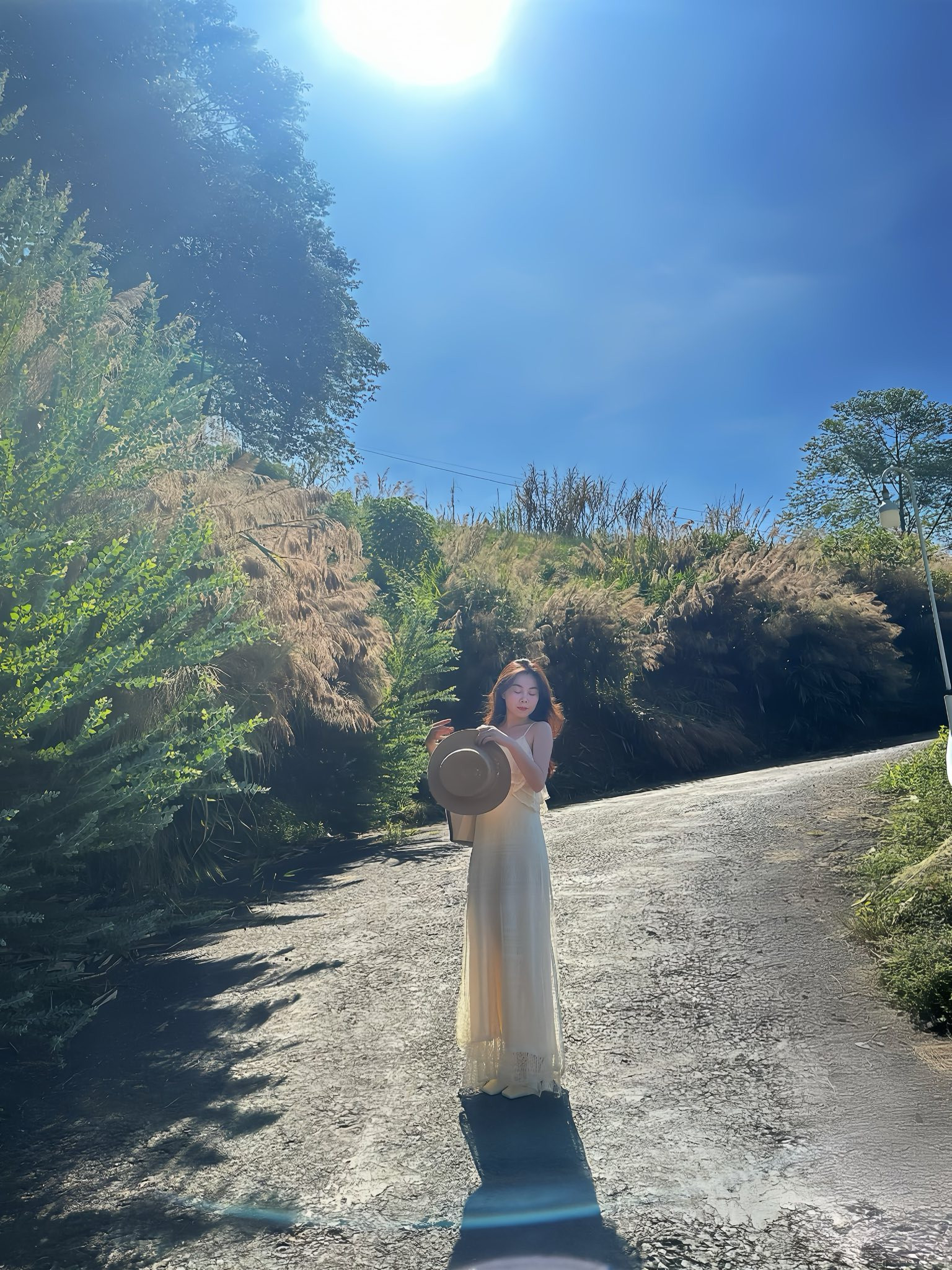 Nhan sắc đời thường thanh lịch như nàng thơ nước Pháp của nữ ca sĩ gốc Quảng Bình - Ảnh 11.