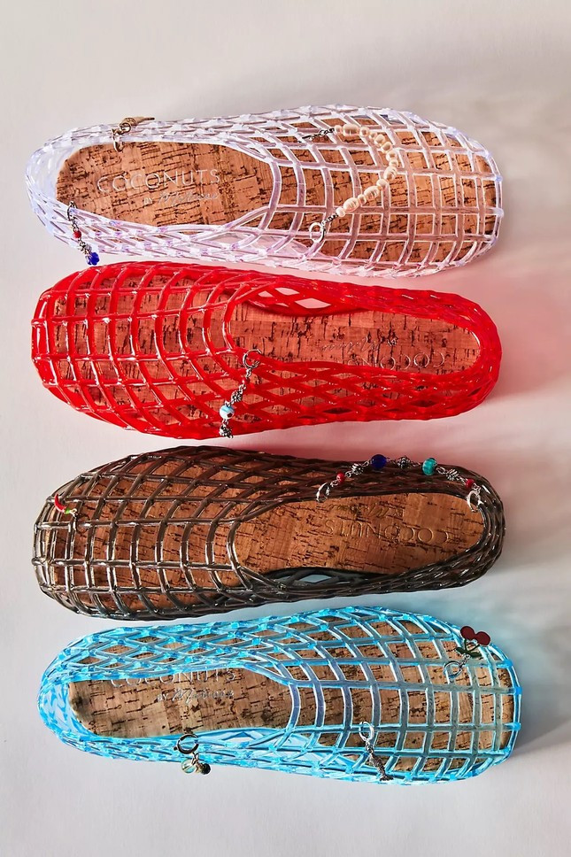 Các cô nàng theo chủ nghĩa tối giản cũng mê mệt các xu hướng thời trang này ảnh 2