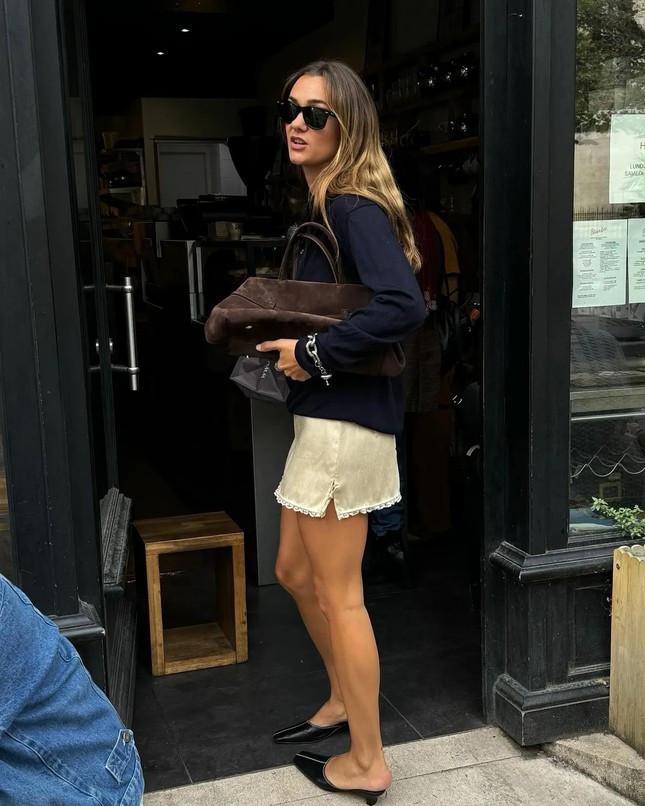 Các cô nàng theo chủ nghĩa tối giản cũng mê mệt các xu hướng thời trang này ảnh 3