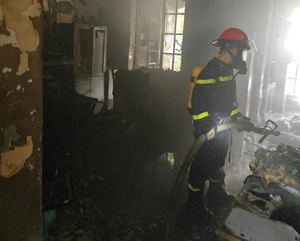 Cháy tại trụ sở Sở Tài chính Hải Phòng, nhiều giấy tờ, tài liệu bị thiêu rụi- Ảnh 1.