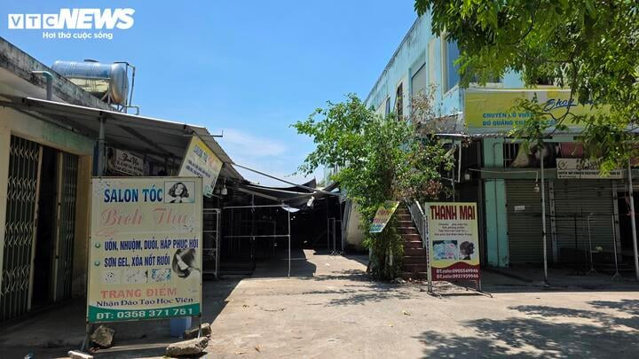 Hàng trăm tiểu thương chợ Điện Nam Trung ở Quảng Nam đang chới với trước quyết định tăng giá thuê mặt bằng của doanh nghiệp.