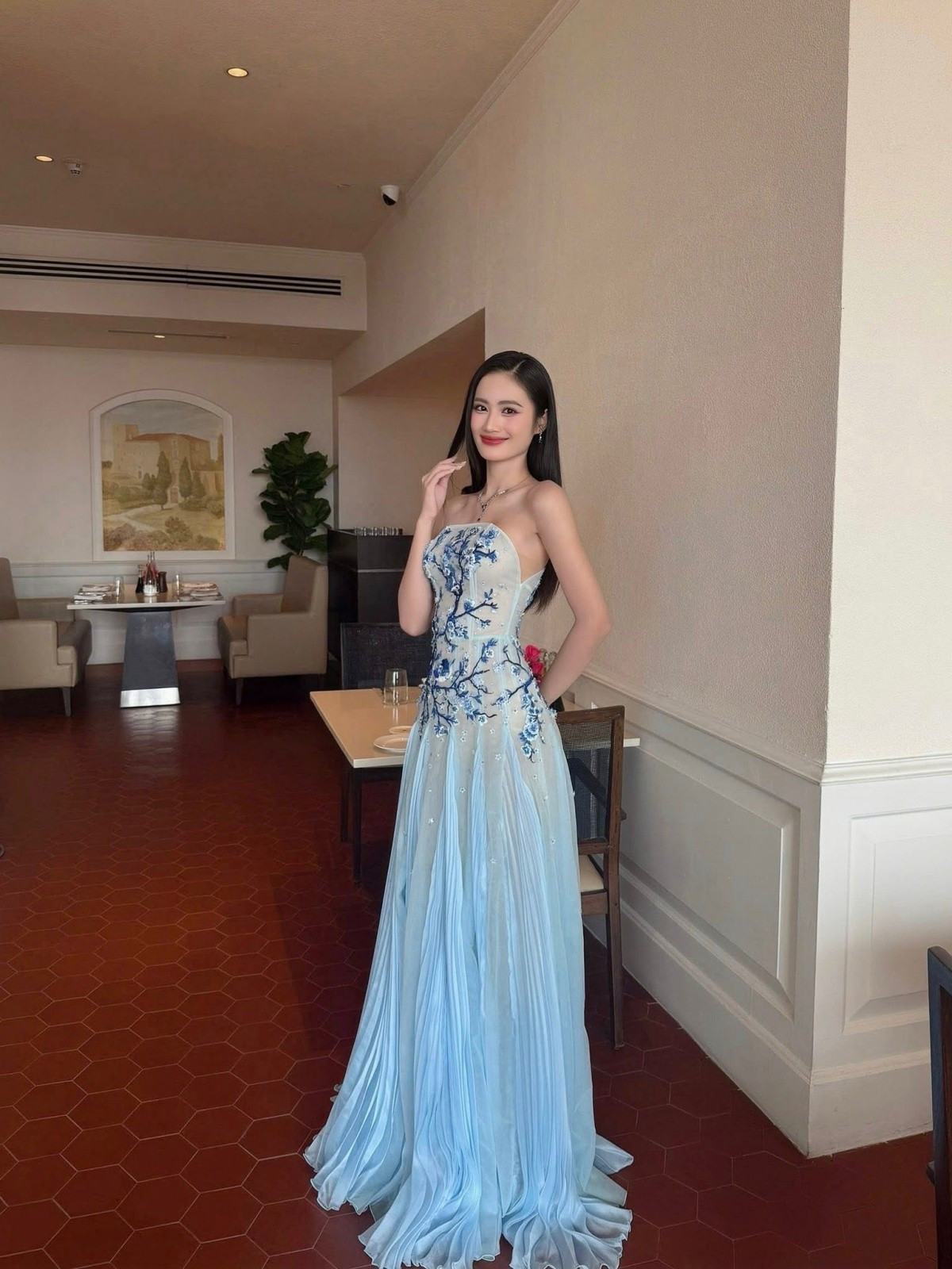 Miss World 2025: Loạt trang phục đậm tinh thần văn hóa Việt của Hoa hậu Ý Nhi - Ảnh 7.
