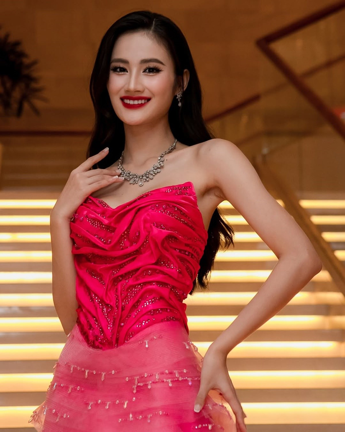 Miss World 2025: Loạt trang phục đậm tinh thần văn hóa Việt của Hoa hậu Ý Nhi - Ảnh 4.