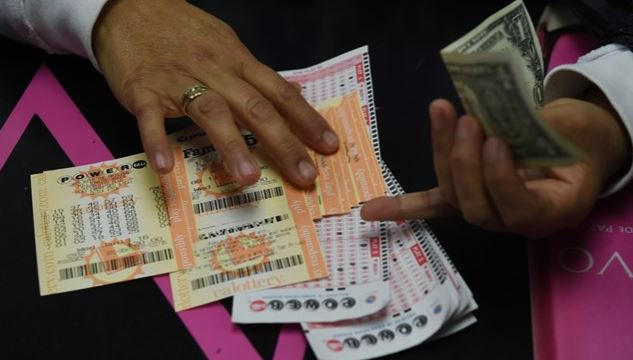 Trúng số hơn 2.100 tỷ đồng, người phụ nữ vẫn không nhận được tiền thưởng vì lý do này- Ảnh 1.