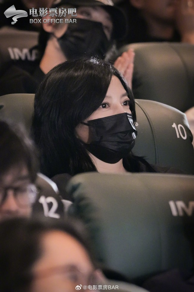 Động thái của Triệu Vy giữa tin chồng cũ bị Interpol truy nã đỏ ảnh 1