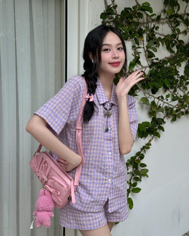 Hoa hậu Thanh Thủy diện đồ giá bình dân nhưng trông xịn không thua đồ hiệu ảnh 5