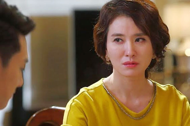 Phát hiện chồng ngoại tình vợ đau đớn im lặng chịu đựng suốt 20 năm