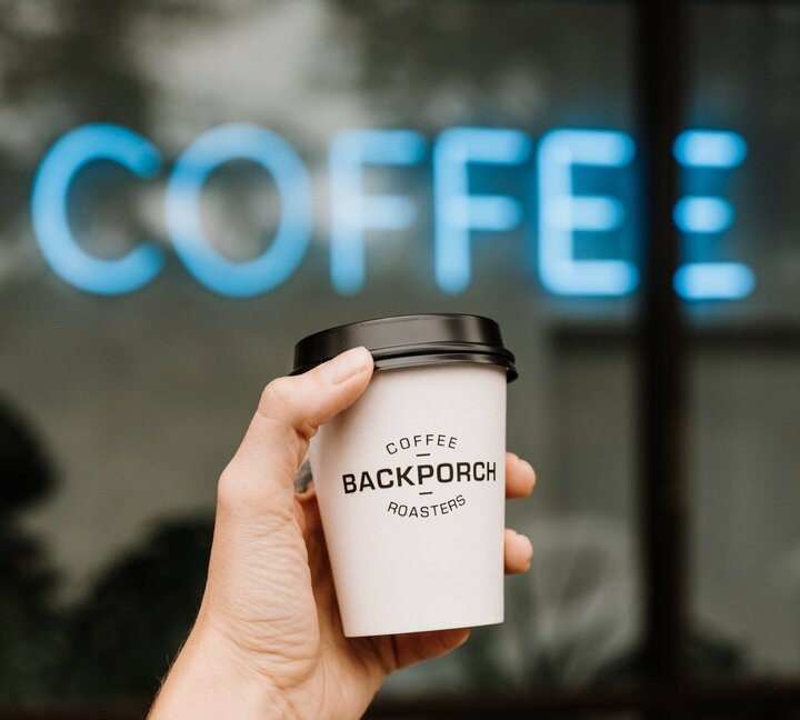 Tôi tình cờ phát hiện vợ ngoại tình với đồng nghiệp nhờ logo trên cốc cà phê. (Ảnh minh họa: Backporch)