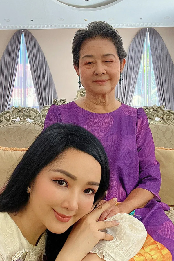Mẹ ruột Hoa hậu Giáng My: Người đẹp nức danh Nhạc viện Hà Nội một thời, tuổi U90 vẫn sang chảnh- Ảnh 2.