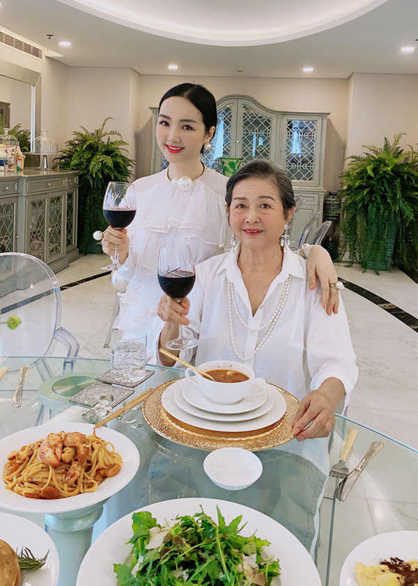 Mẹ ruột Hoa hậu Giáng My: Người đẹp nức danh Nhạc viện Hà Nội một thời, tuổi U90 vẫn sang chảnh- Ảnh 5.