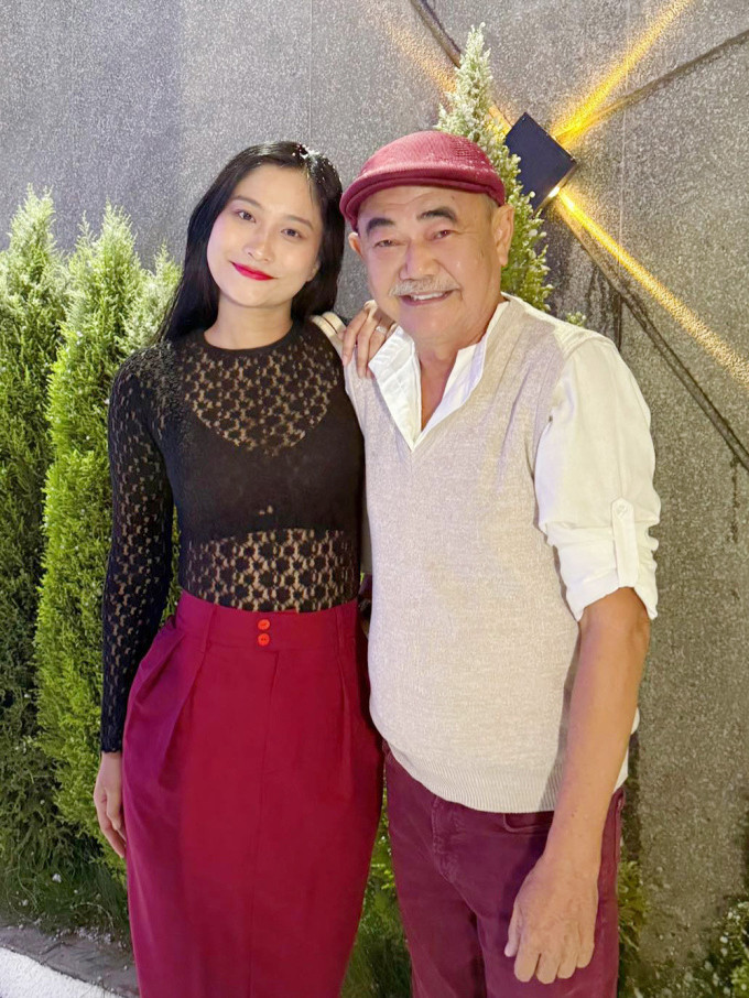 Nam NSND ở tuổi U70 vẫn tự đi ship đồ ăn, hạnh phúc bên bạn gái kém 36 tuổi- Ảnh 4.