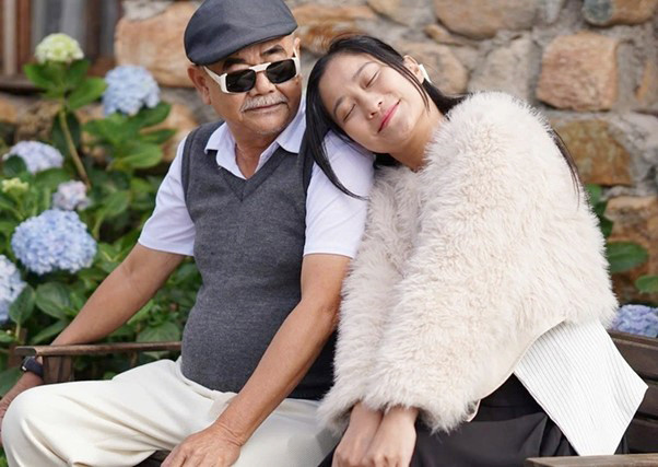 Nam NSND ở tuổi U70 vẫn tự đi ship đồ ăn, hạnh phúc bên bạn gái kém 36 tuổi- Ảnh 3.