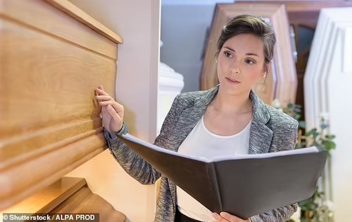 Tại Mỹ có hơn 23.000 nhân viên nhà xác phải xử lý tử thi hàng ngày. (Ảnh: Shutterstock)