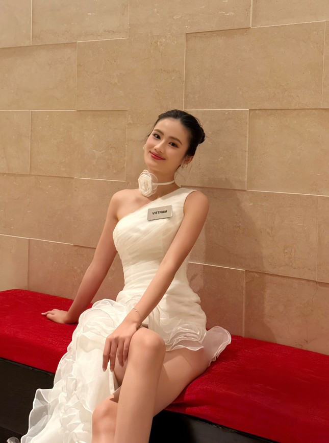 Ý Nhi phản hồi về sự cố phạm quy ở Hoa hậu Thế giới ảnh 2