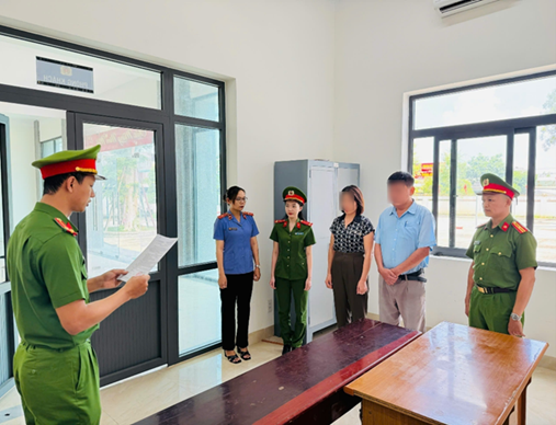 Bắt tạm giam 1 chủ tịch xã - Ảnh 1.