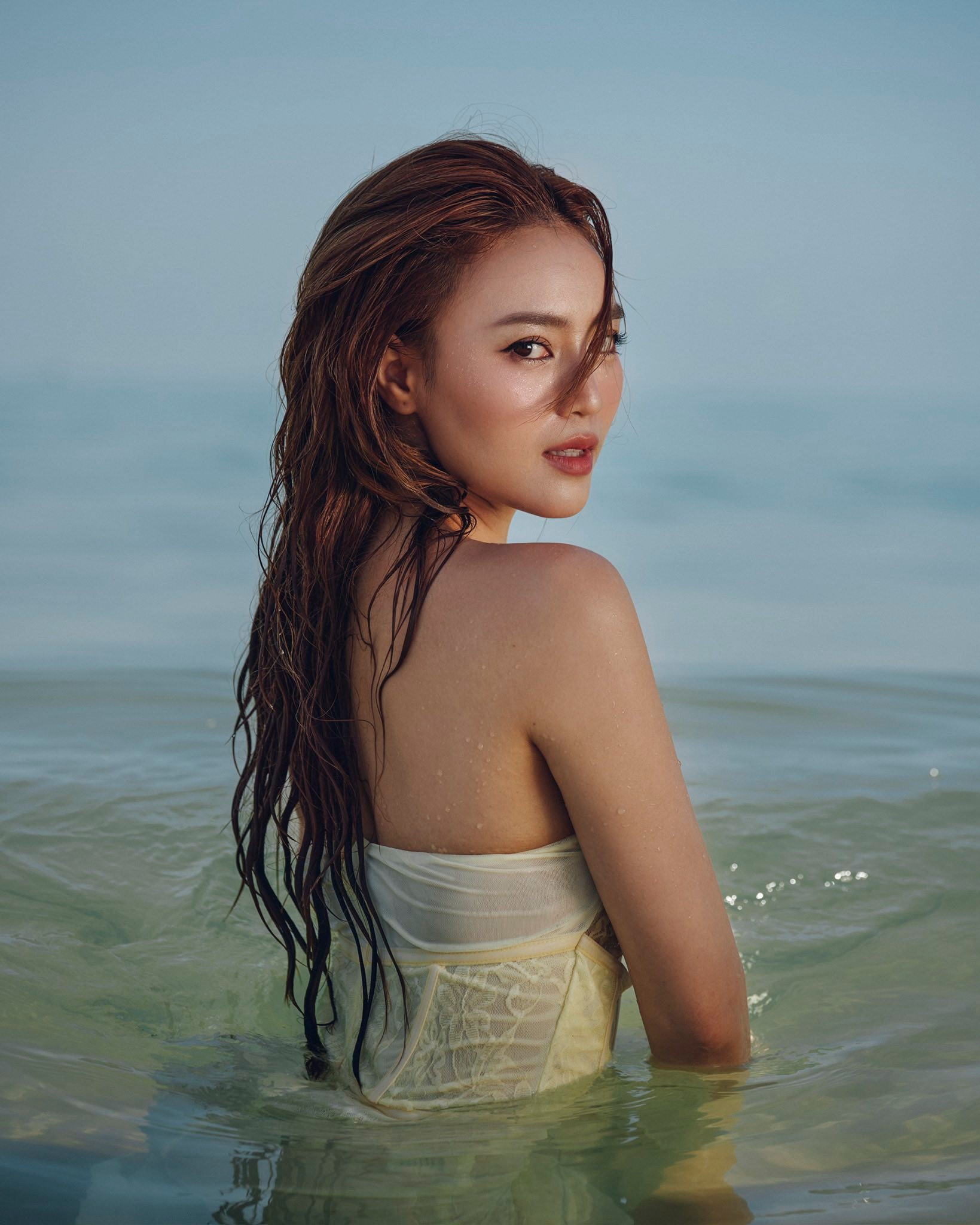 Mỹ nhân phim 'Gái già lắm chiêu' khiến fan 'mắt chữ O miệng chữ A' với clip diện bikini chào hè- Ảnh 5.