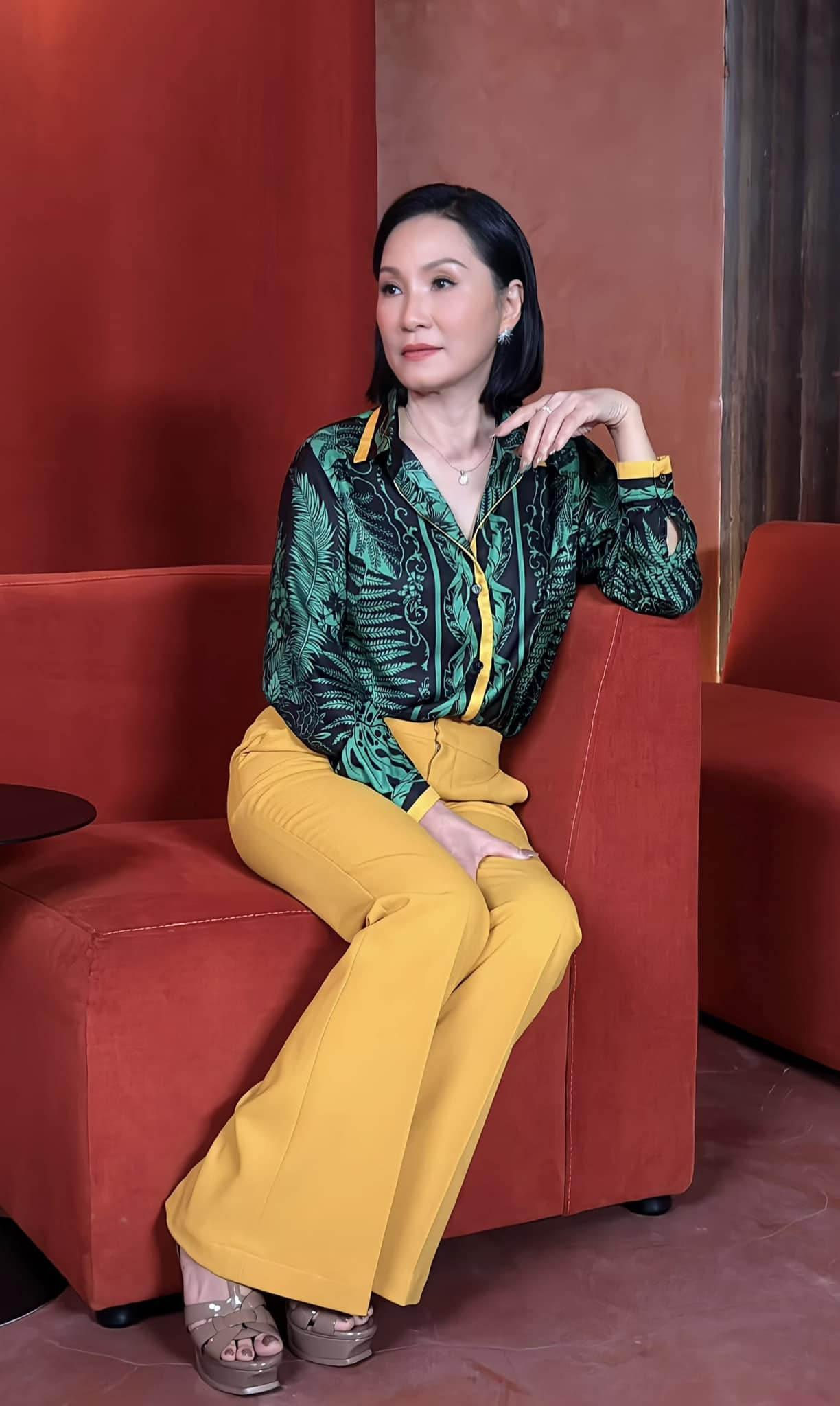 Nữ diễn viên nổi tiếng ly hôn ở tuổi trung niên có nhan sắc 'hack' tuổi- Ảnh 9.