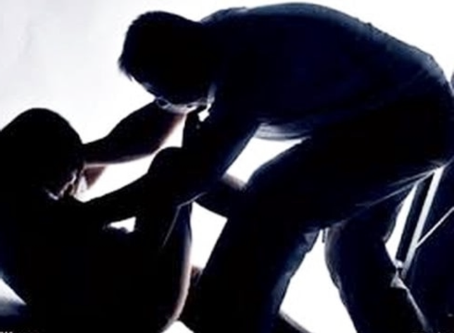 Tạm giữ nghi phạm hiếp dâm bé gái 9 tuổi ảnh 1