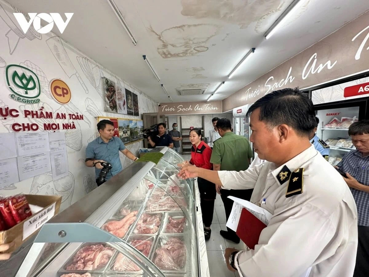 vu cong ty c.p cua hang fresh shop my xuyen dung giay chung nhan vsattp het han hinh anh 1