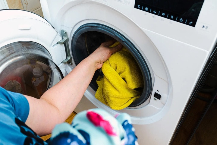 Máy giặt của bạn thường phải làm việc nhiều hơn mức cần thiết, điều này gây ra sự chậm trễ. (Ảnh: Stock Adobe)