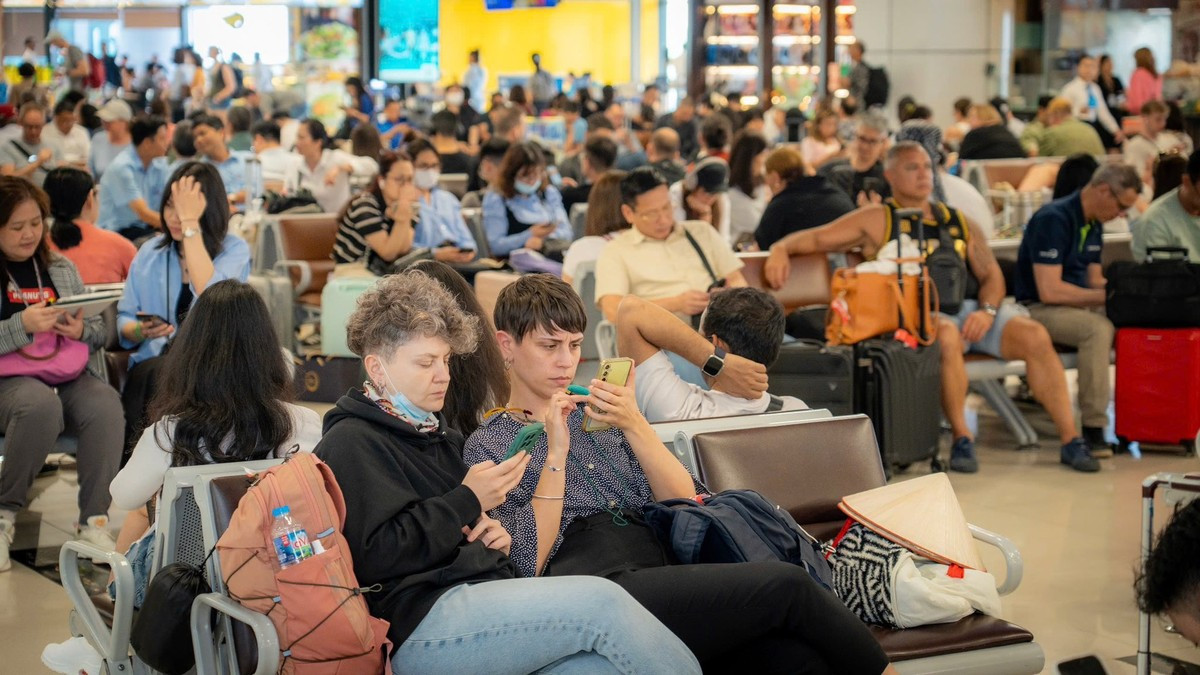 Gần 220.000 người đổ về sân bay Nội Bài, Tân Sơn Nhất hôm nay ảnh 4