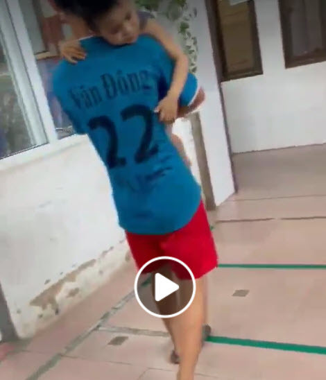 Tình hình sức khoẻ của cháu bé 4 tuổi ở Nam Định bị xe ba bánh tự chế gây tai nạn ở Nam Định hiện ra sao?- Ảnh 1.