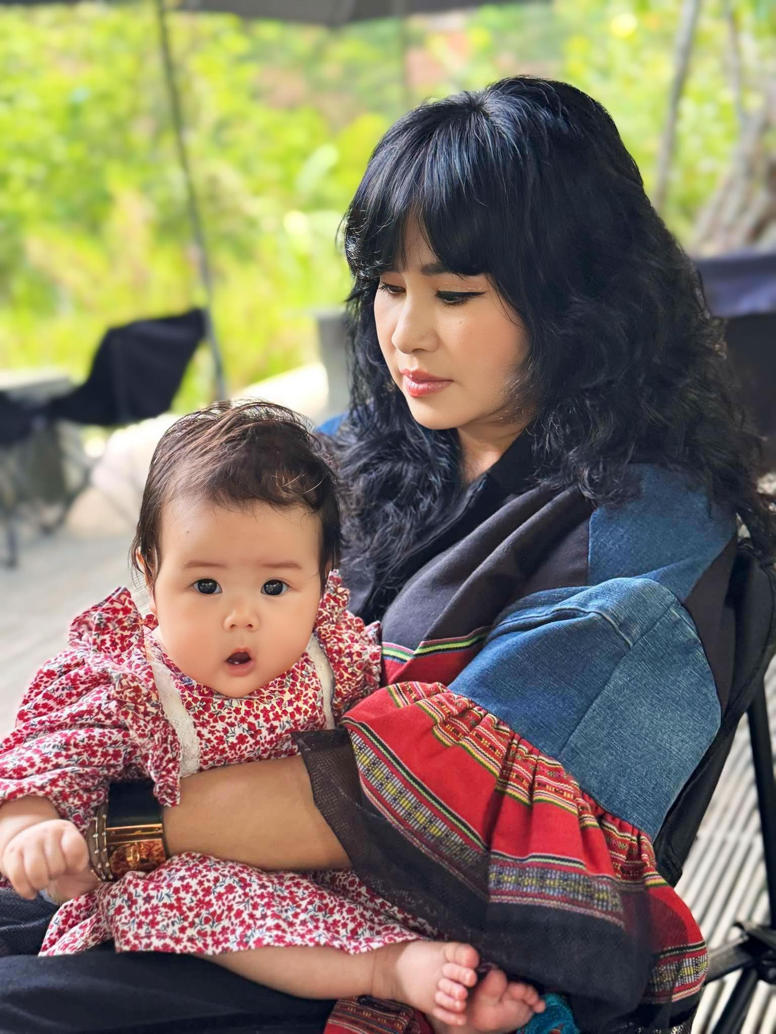 Bạn gái nhạc sĩ Quốc Trung tình cảm bên NSND Thanh Lam và cháu ngoại- Ảnh 10.